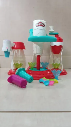 Play-Doh Sorveteria / Máquina de Sorvete com Acessórios Hasbro