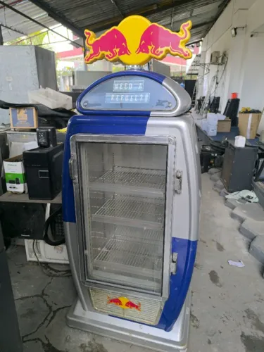 GELADEIRA RED BULL BOMBA DE COMBUSTÍVEL