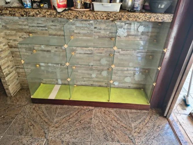 Estante de vidro