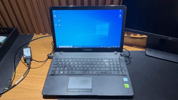 Notebook Samsung teclado e mouse de brinde