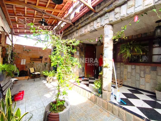 Casa 4 quartos, com mais 3 casas - Havaí/BH