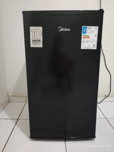 Frigobar 93 Litros Black Edition Inverter Bivolt Midea