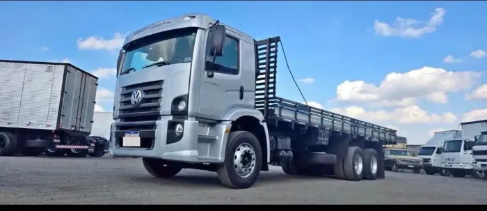Caminhão Constellation 24 250