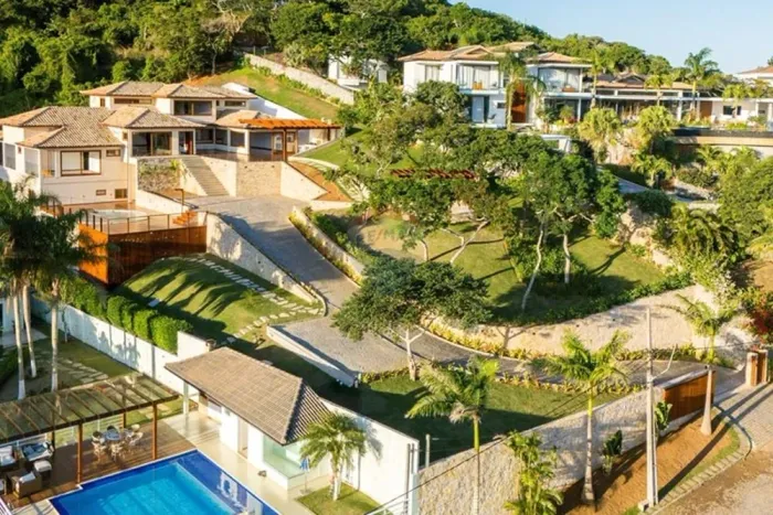 Mansão a venda com vista espetacular na Ferradura em Búzios