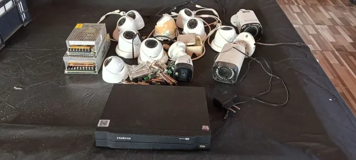Kit DVR e câmeras Intelbras 