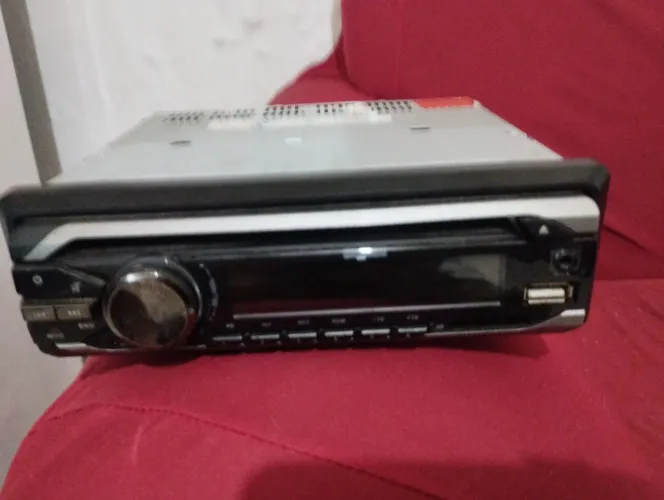 Vendo rádio automotivo marca 4 rodas funcionando rádio pen drive