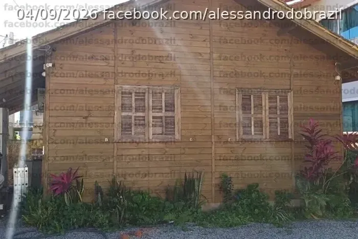 Casa Pré-Fabricada de Madeira para Desmontar e Retirar - Ótima Oportunidade / Barato!