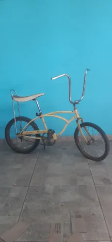 Bicicleta antiga americana Schwinn Sting Ray banco banana lowrider low bike bmx old schoo