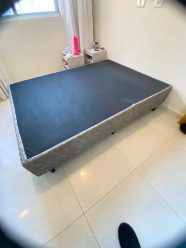 Base de cama de casal em ótimo estado!