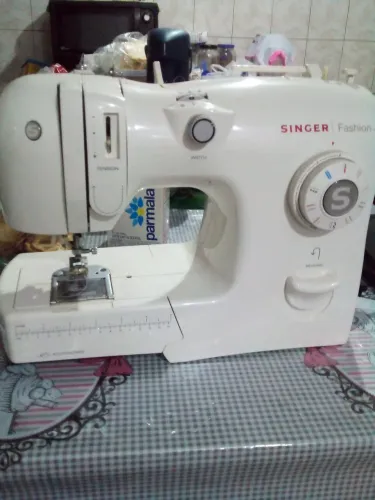 Vendo máquina de costura singer