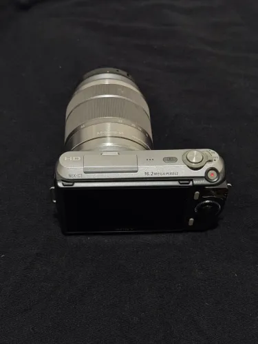 Câmera Mirrorless Sony NEX-C3 + Lente 18-55mm (Kit Completo e Pronto para Uso)