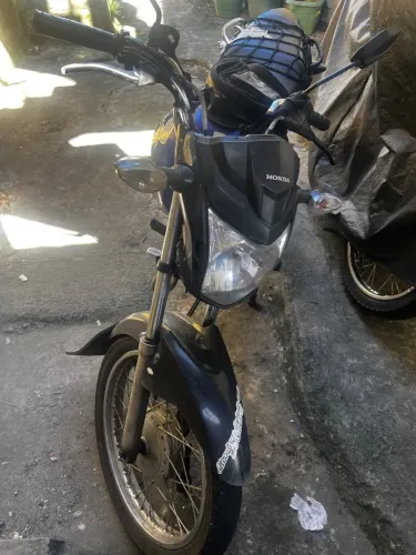 Vende se essa moto po motivo de emergencia so chamei quem realmente estiver interresse