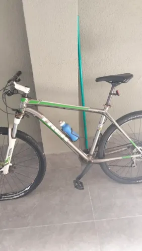 Vendo Bike TREK tinha.