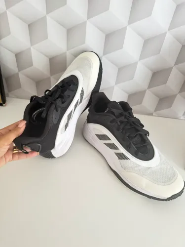 Tênis adidas