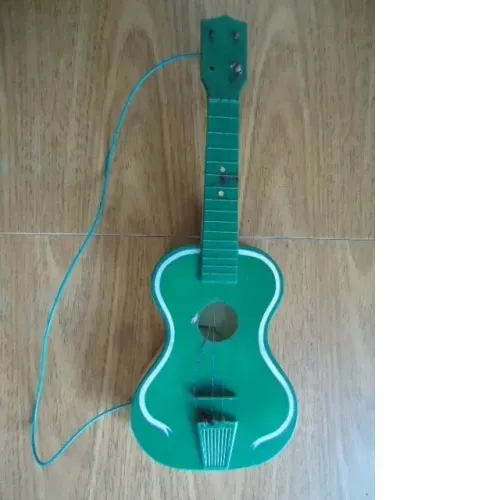 Antigo Violão de Brinquedo Elka Anos 80