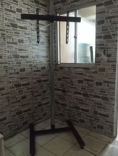 SUPORTE PARA TV MODELO PEDESTAL REGULÁVEL DE 32 A 60 POLEGADAS 