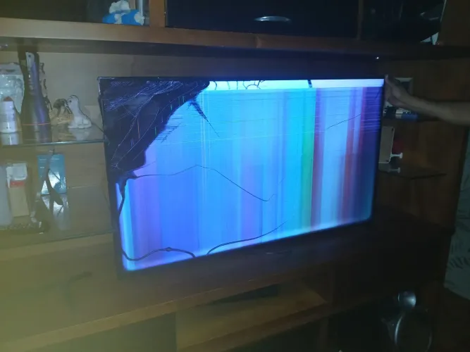 Tv samsung pra quem quer consertar ou tirar peça.
