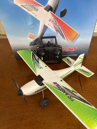 Avião RC Volantex Trainstar Stunt