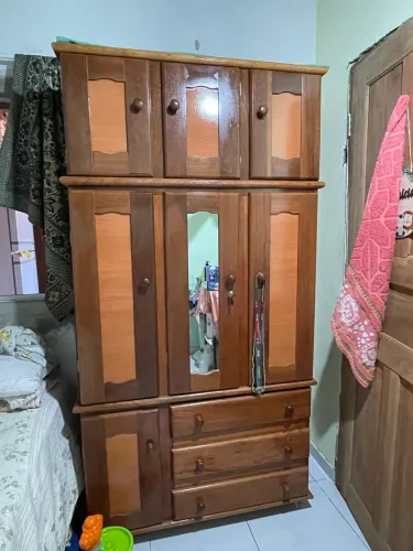 Guarda-roupa de Madeira e Cama box de casal