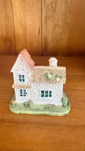 Casinha decorativa de resina