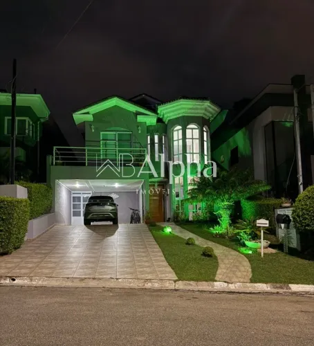 Casa a venda no Condomínio New Ville em Santana de Parnaíba - SP