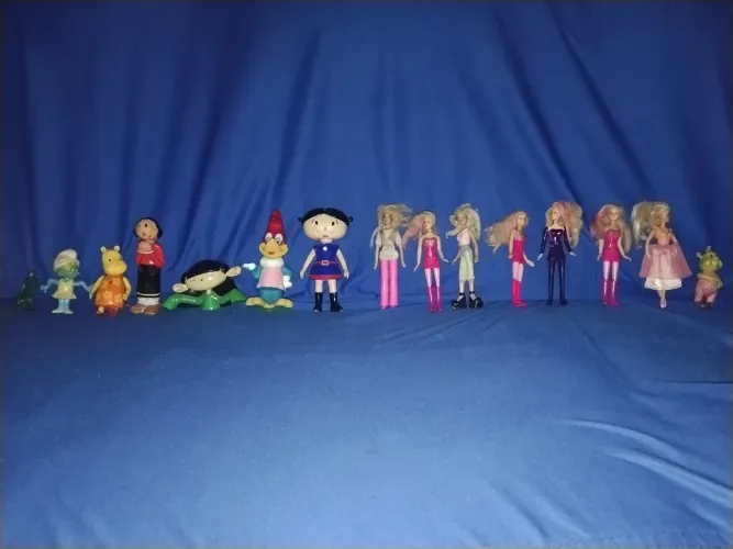 Vendo coleção de brinquedos da Barbie e outros brinquedos femininos