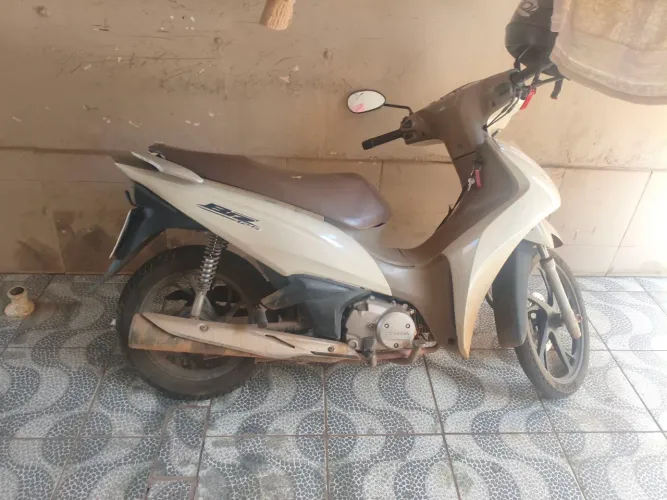 Vendo moto r$ 12,800