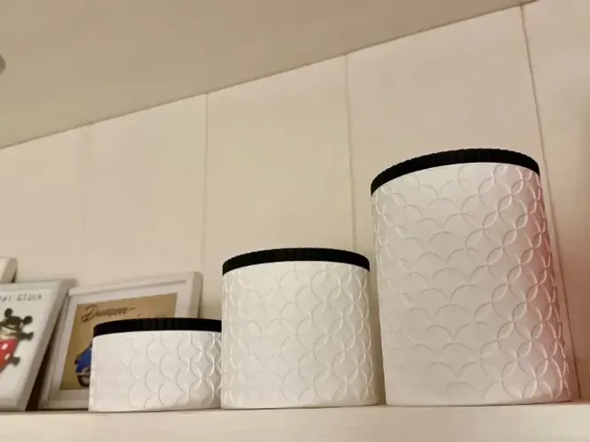 KIT COM 3 POTES DECORATIVOS 3D - ELEGÂNCIA E ORGANIZAÇÃO