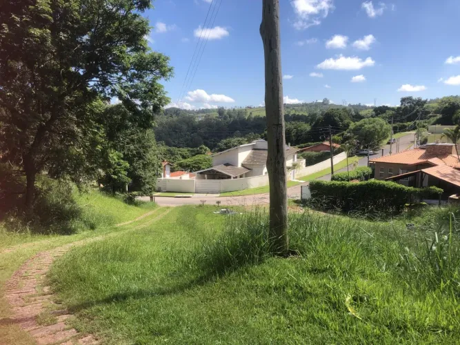 Terreno vista para as montanhas no condomínio Chácaras do lago em Vinhedo.