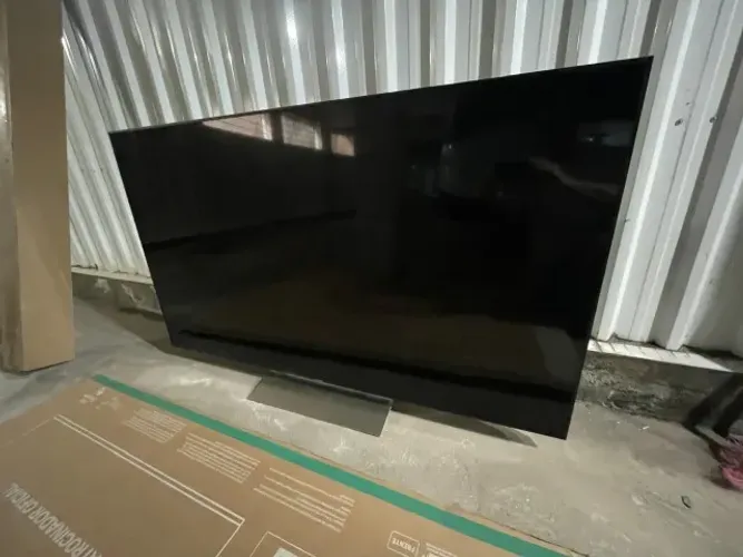 Smart tv SONY XBR-65X905E com defeito no display.