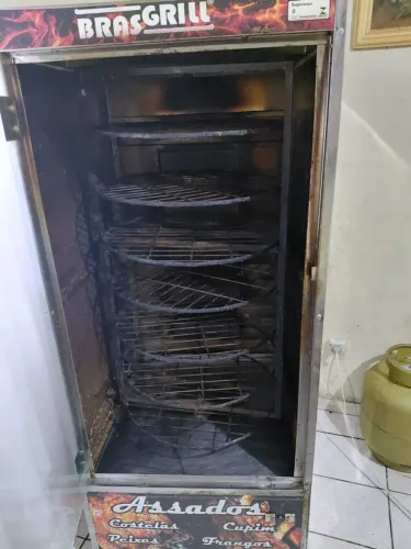 Maquina de frango e carnes.