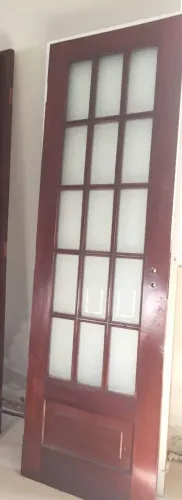 Porta em madeira maciça com vidros jateados 2,10x0,60
