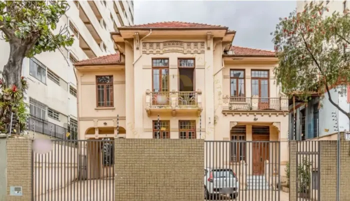 Casa comercial Tombado de alto padrão ao lado do Mackenzie e Parque Augusta.