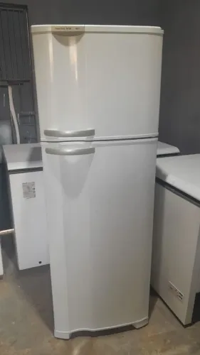 Geladeira dúplex Electrolux gelo seco semi nova. $600