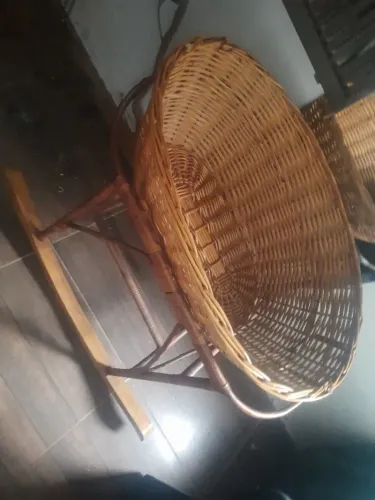 Berço de vime com balanço