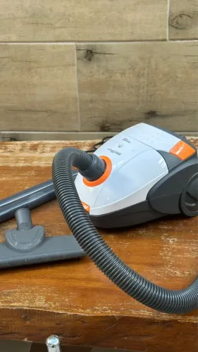 Aspirador Britania Faciclean 1400 muito conservado