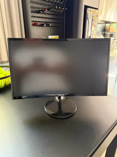 Monitor Samsung 24 - Curvo Full HD - HDMI - Ótimo Estado