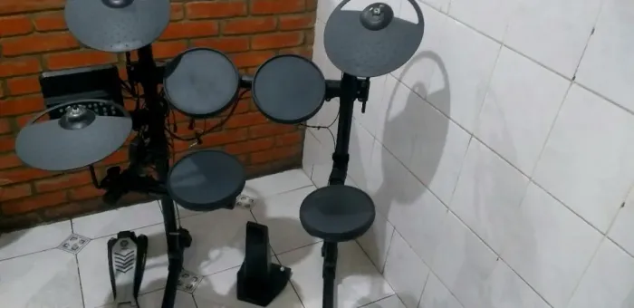 BATERIA ELETRÔNICA YAMAHA DTX 400K