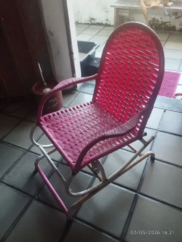 Cadeira de balanço infantil rosa