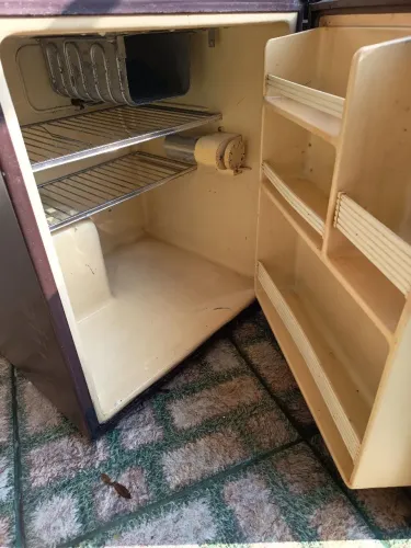Vendo mini geladeira 