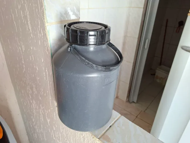LEITEIRA DE PLÁSTICO RESISTENTE