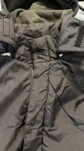 Casaco de frio intenso preto longo