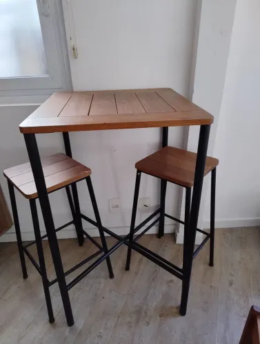 Conjunto mesa Bistrô com dia banquetas