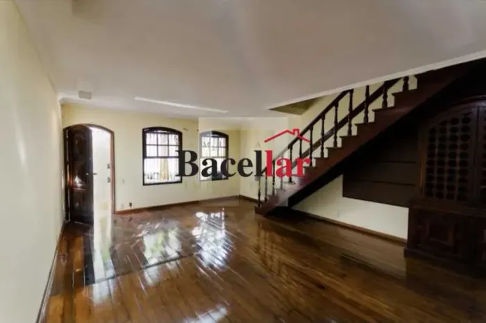 Casa de rua : Duplex / Residencial / Vila Isabel