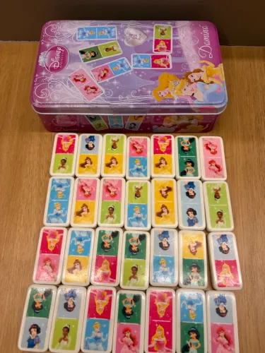 dominó temático das Princesas da Disney vem em uma lata de metal 28 peças, vintage