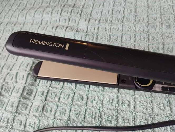 Prancha de cabelo bivolt remington placa de cerâmica e turmalina quase sem uso tomada