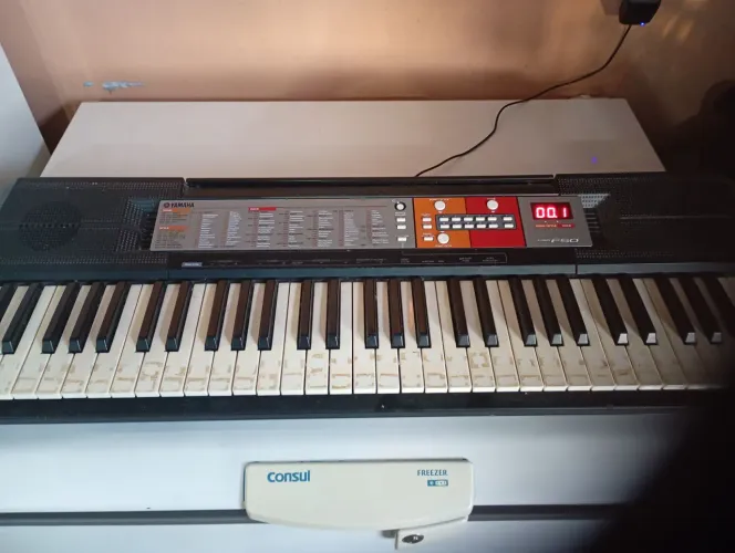 Teclado Yamaha 