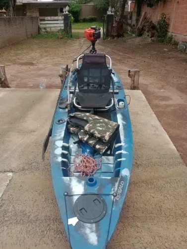 Caiaque com motor 3 hp 