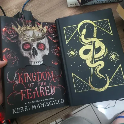 Kingdom of the Feared Kerri Maniscalco 1º edição com foil hardcover capa dura inglês impor