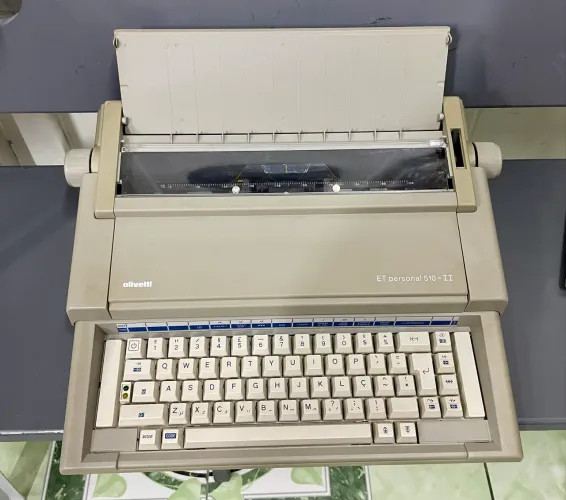 Máquina de escrever elétrica